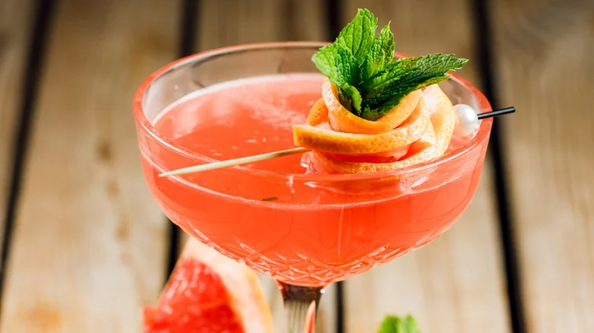 Trending Spring cocktail with garnish. Image by Shutterstock.